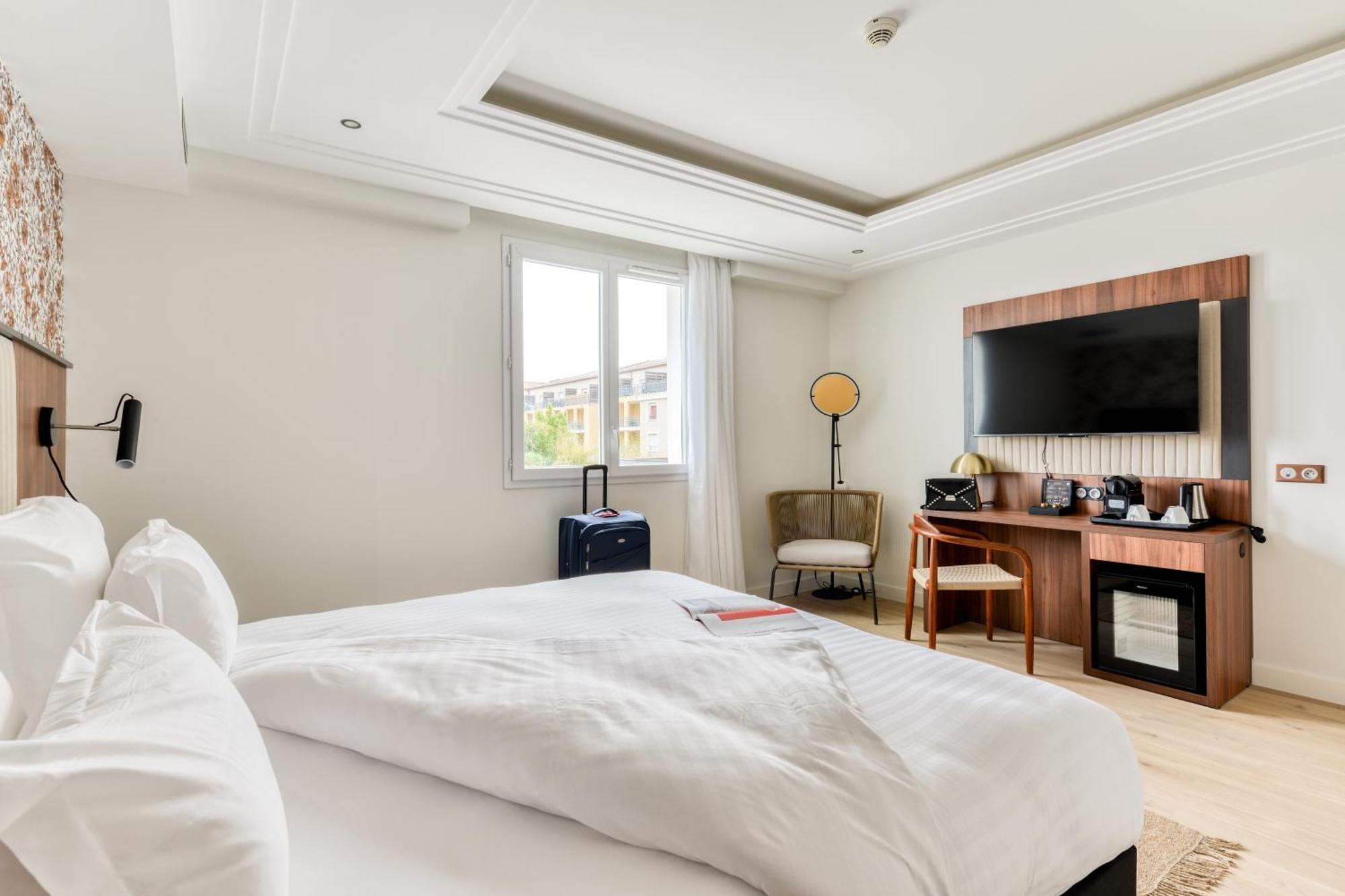 Zenitude Hotel La Valadiere, Ascend Hotel Collection Жувиняк Екстериор снимка