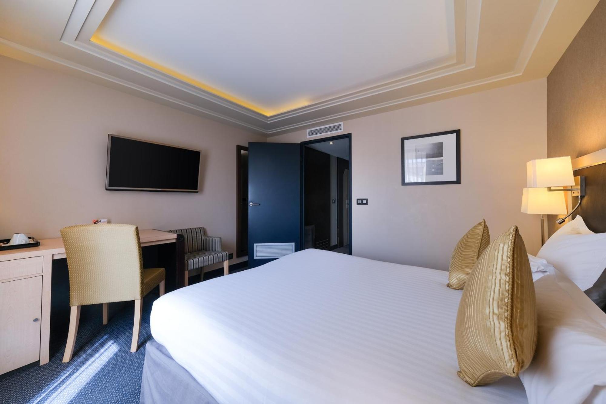 Zenitude Hotel La Valadiere, Ascend Hotel Collection Жувиняк Екстериор снимка