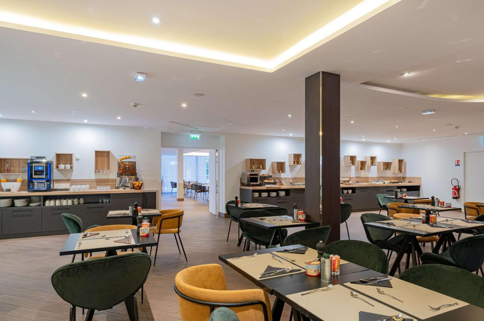 Zenitude Hotel La Valadiere, Ascend Hotel Collection Жувиняк Екстериор снимка
