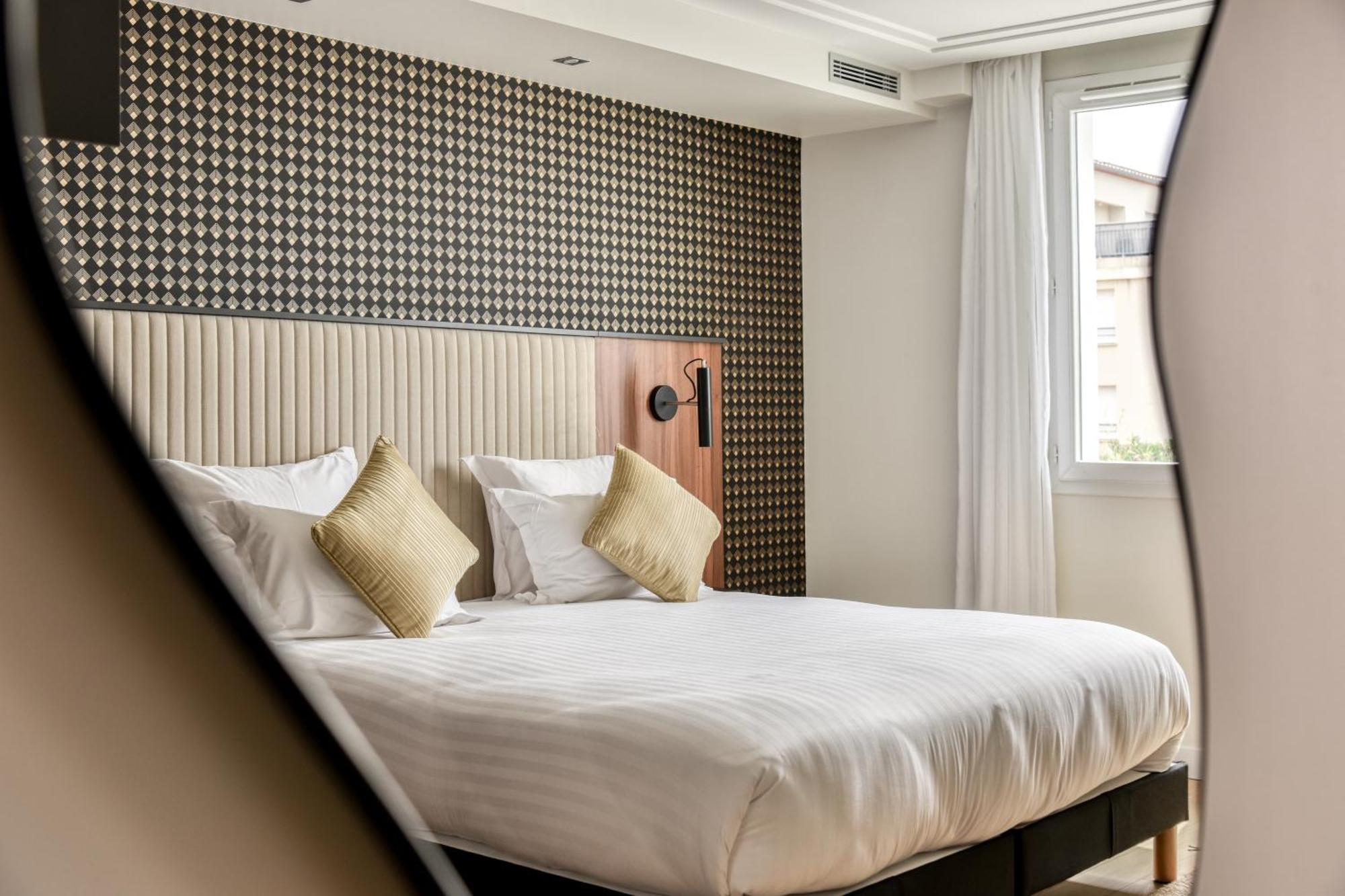 Zenitude Hotel La Valadiere, Ascend Hotel Collection Жувиняк Екстериор снимка