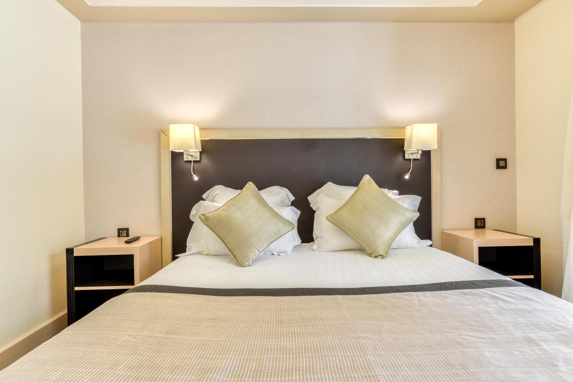 Zenitude Hotel La Valadiere, Ascend Hotel Collection Жувиняк Екстериор снимка