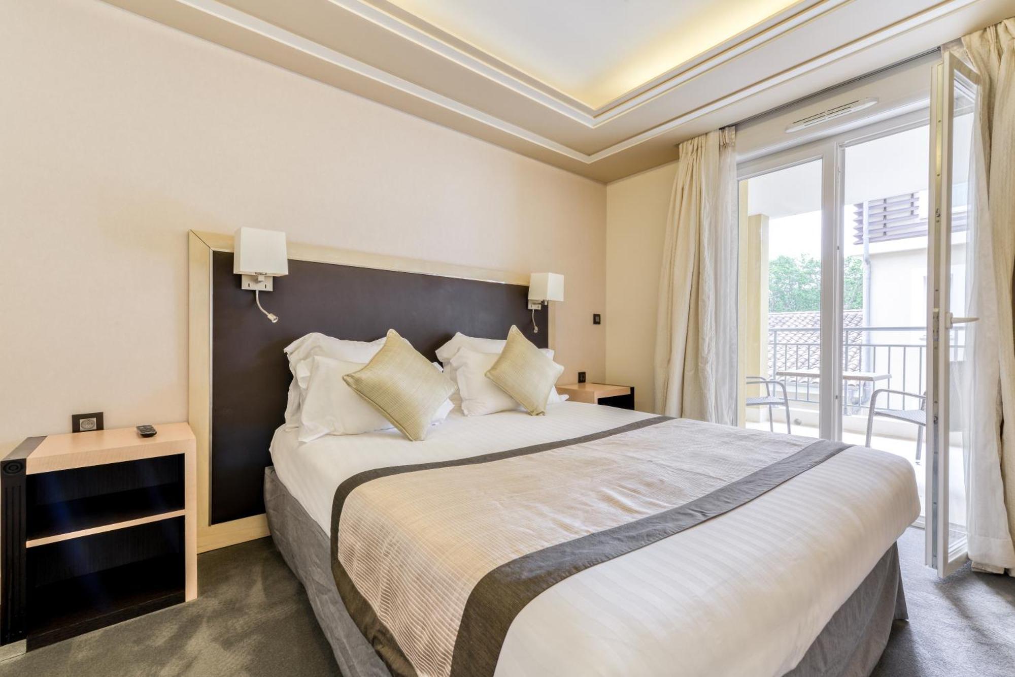 Zenitude Hotel La Valadiere, Ascend Hotel Collection Жувиняк Екстериор снимка