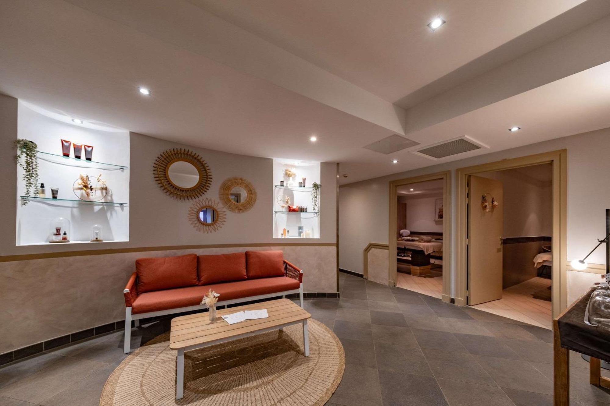 Zenitude Hotel La Valadiere, Ascend Hotel Collection Жувиняк Екстериор снимка