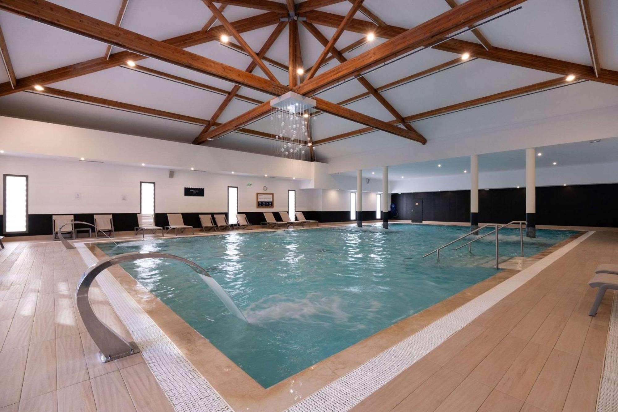 Zenitude Hotel La Valadiere, Ascend Hotel Collection Жувиняк Екстериор снимка
