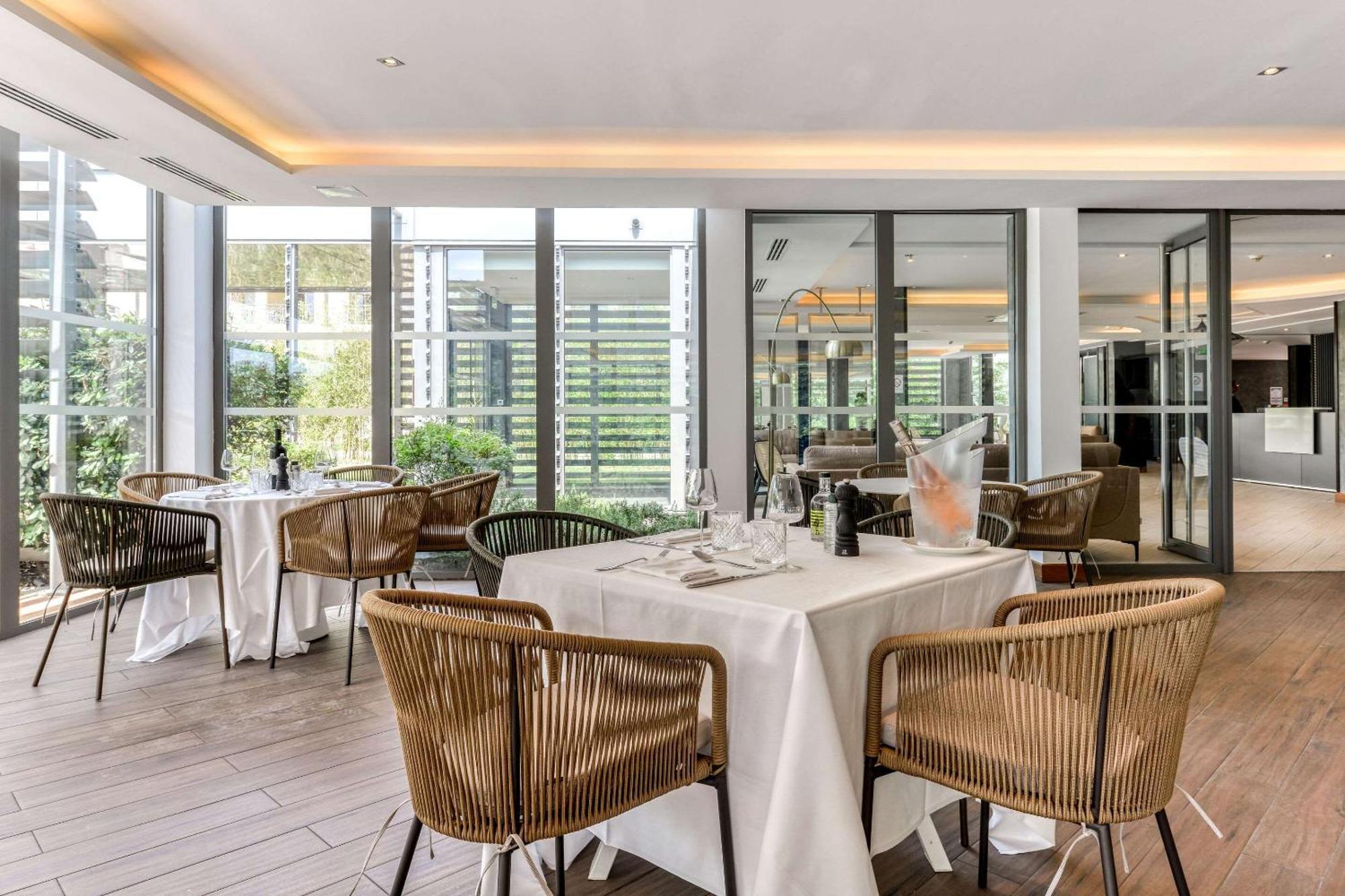 Zenitude Hotel La Valadiere, Ascend Hotel Collection Жувиняк Екстериор снимка