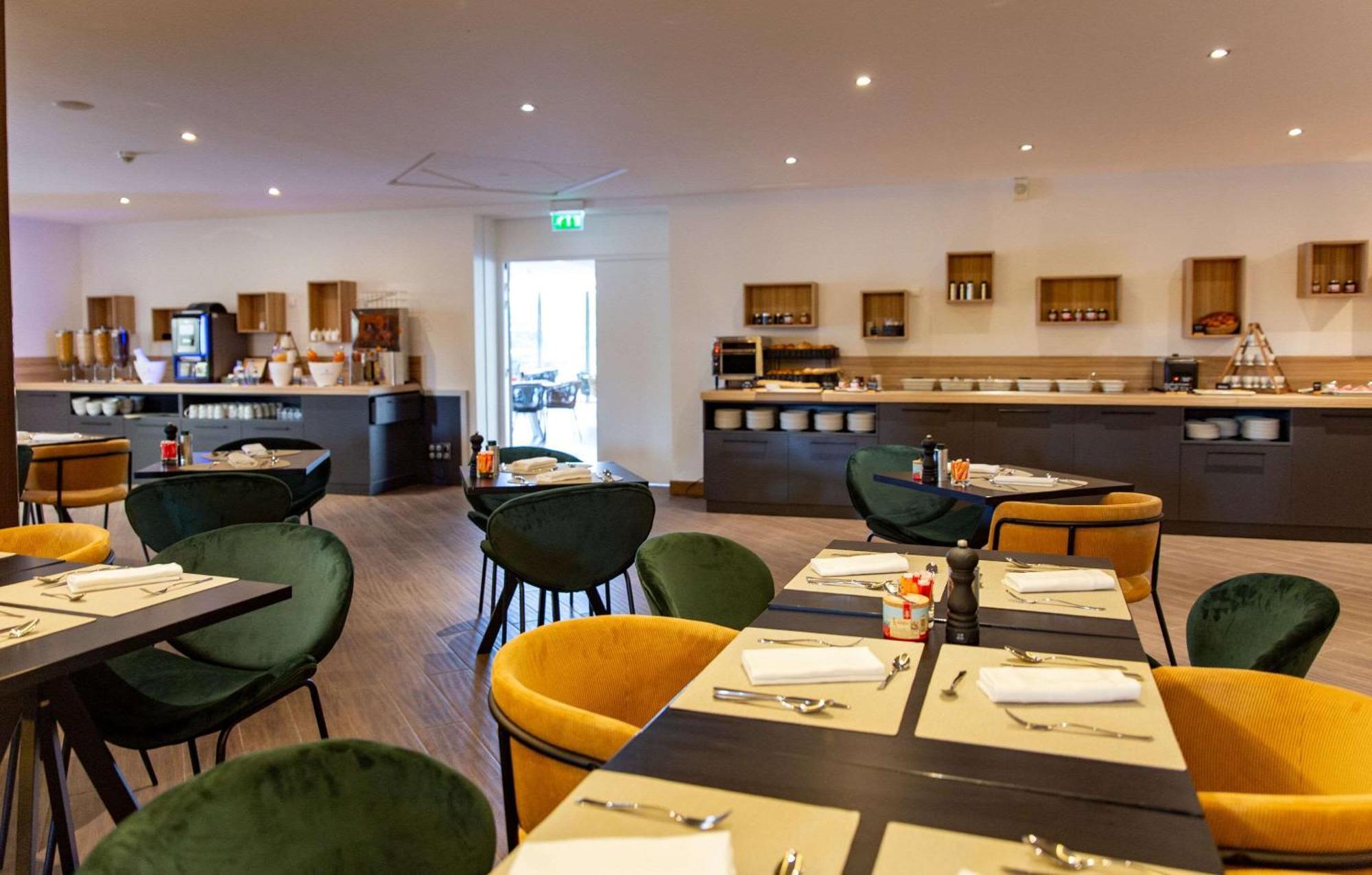 Zenitude Hotel La Valadiere, Ascend Hotel Collection Жувиняк Екстериор снимка