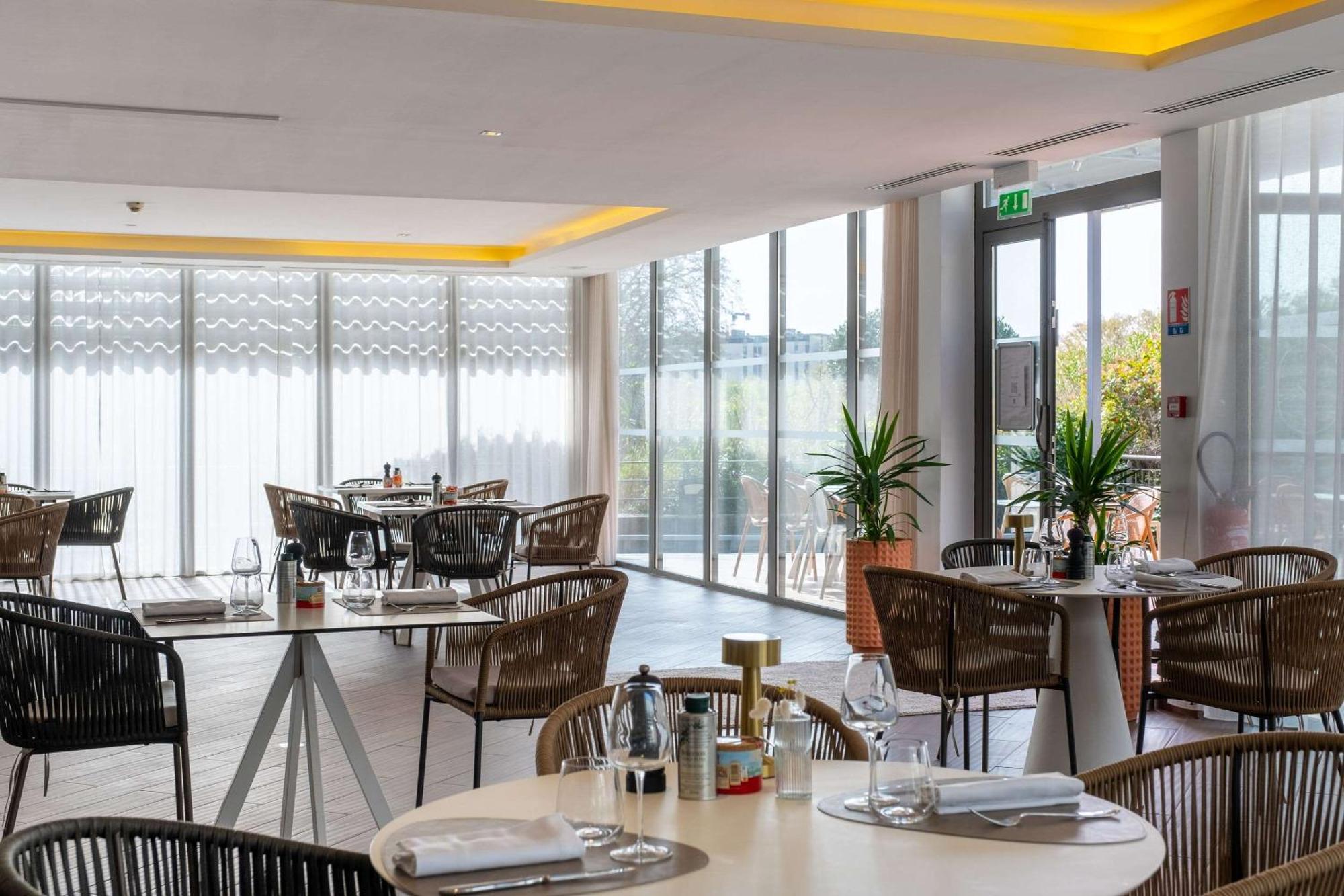 Zenitude Hotel La Valadiere, Ascend Hotel Collection Жувиняк Екстериор снимка