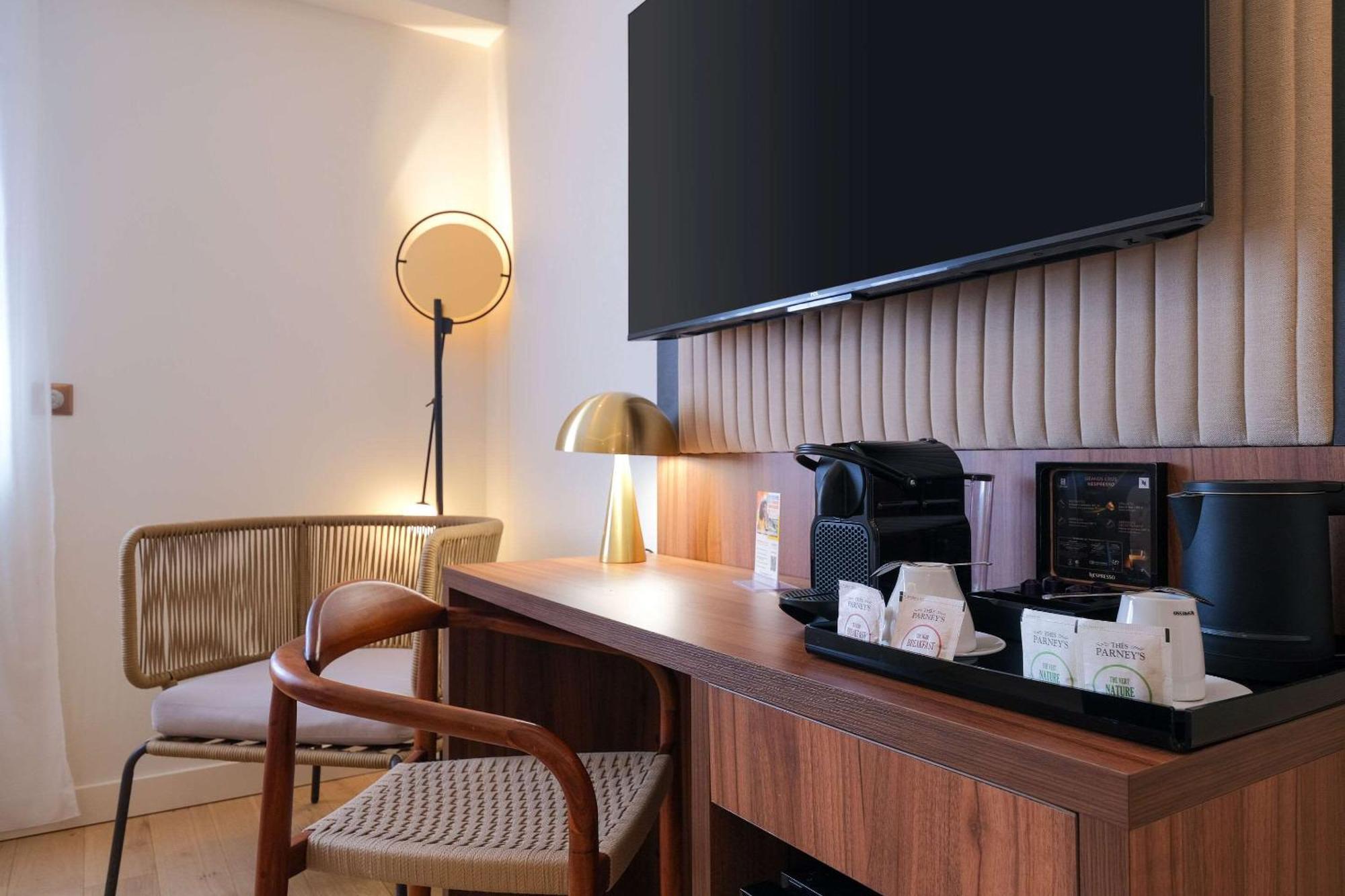 Zenitude Hotel La Valadiere, Ascend Hotel Collection Жувиняк Екстериор снимка