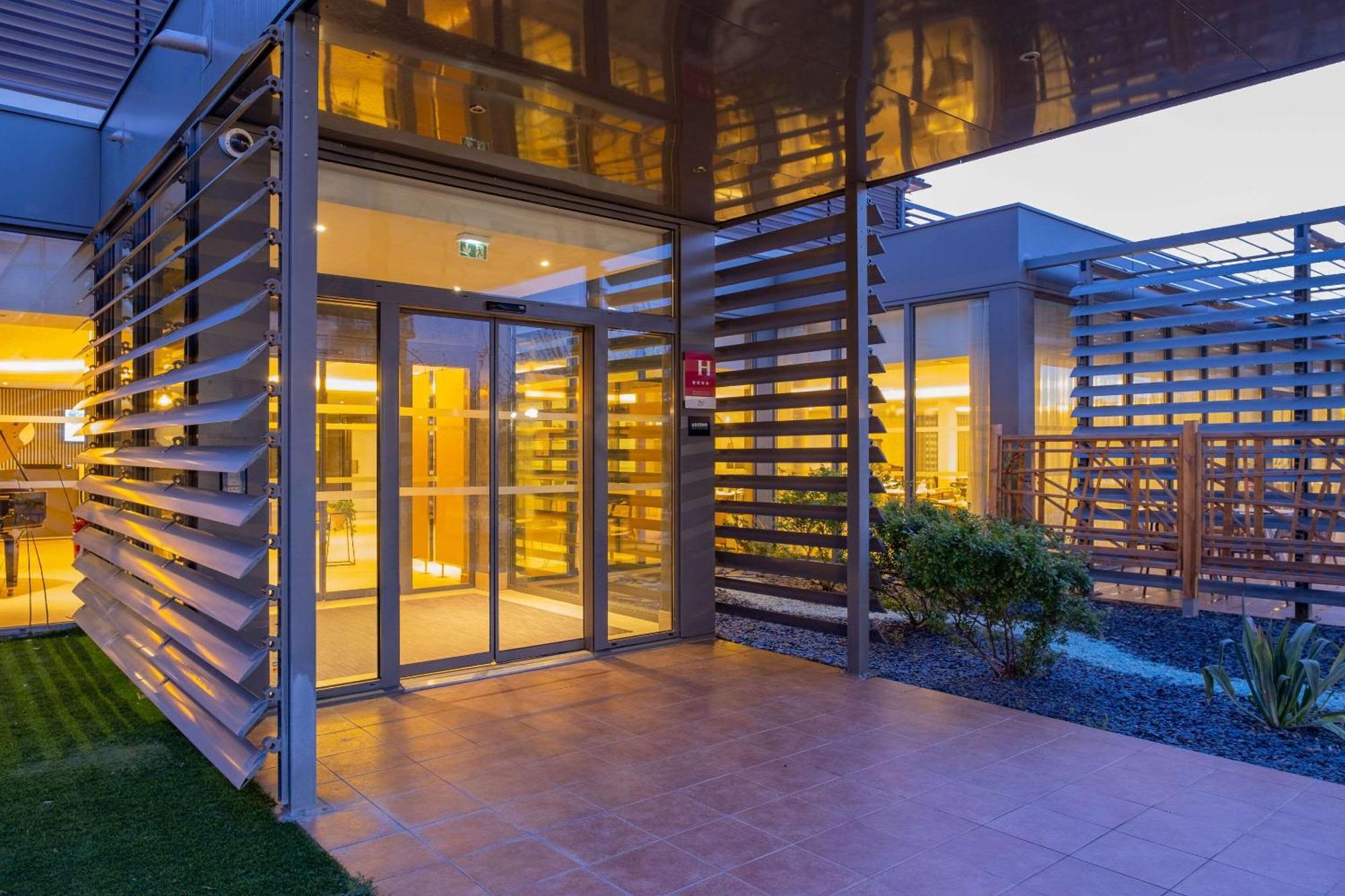 Zenitude Hotel La Valadiere, Ascend Hotel Collection Жувиняк Екстериор снимка