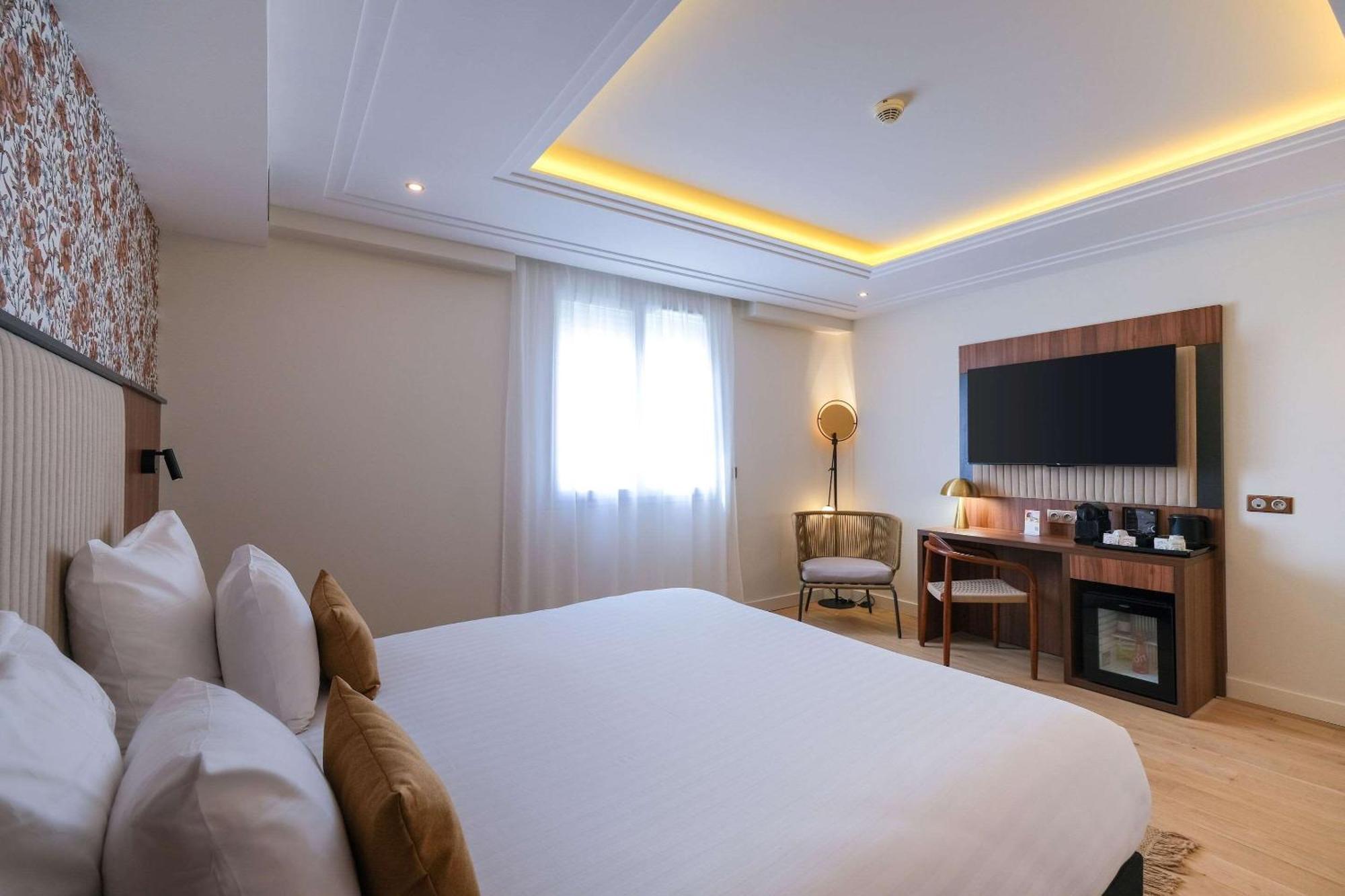 Zenitude Hotel La Valadiere, Ascend Hotel Collection Жувиняк Екстериор снимка