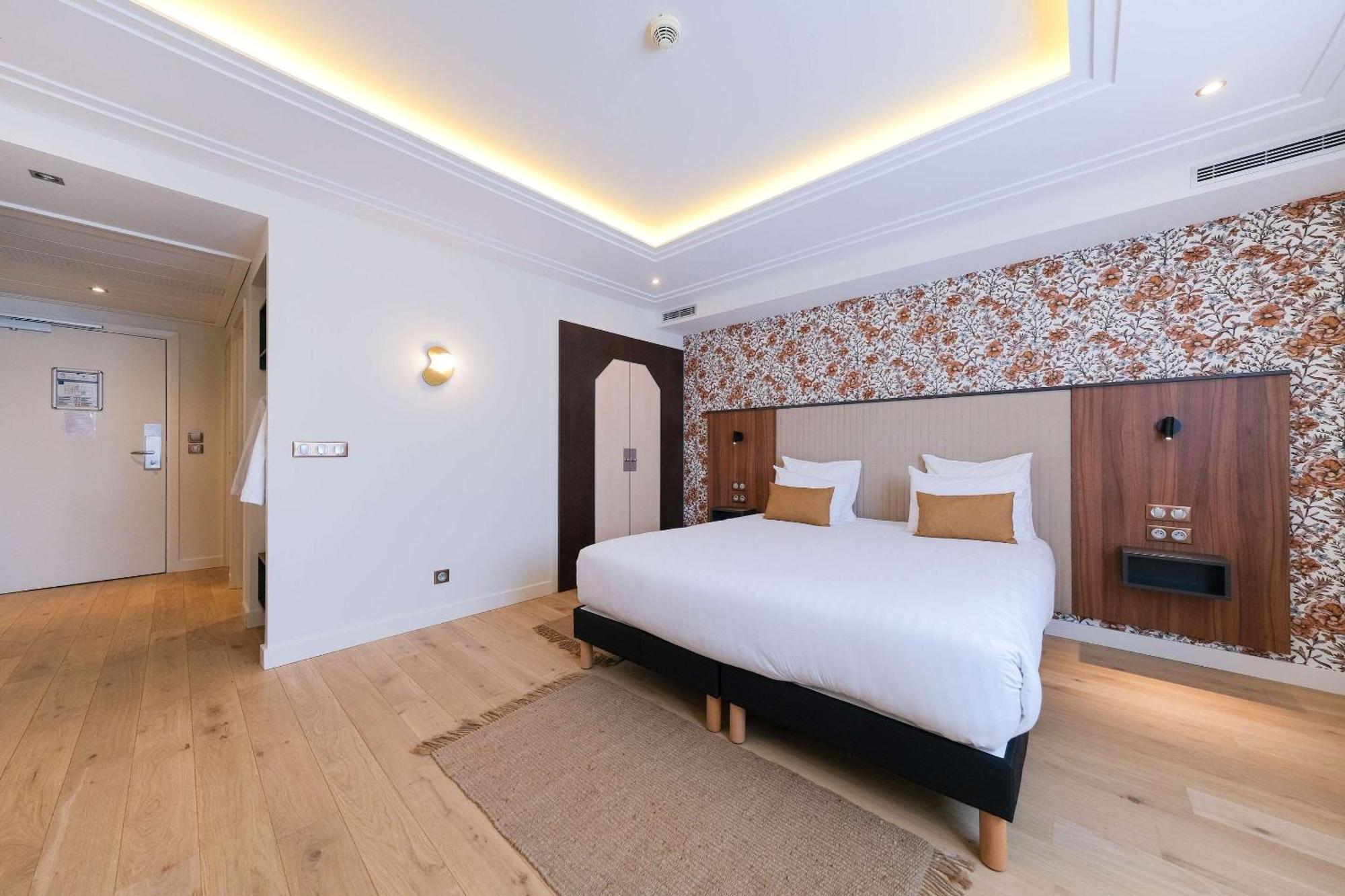 Zenitude Hotel La Valadiere, Ascend Hotel Collection Жувиняк Екстериор снимка